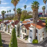 Hotel Flamingo Inn